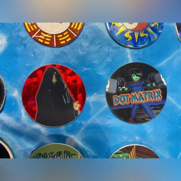 Collection of 71 Assorted POGs + Official Case 🥏🔵⚪️🟡🟣 - Picture 4 of 16